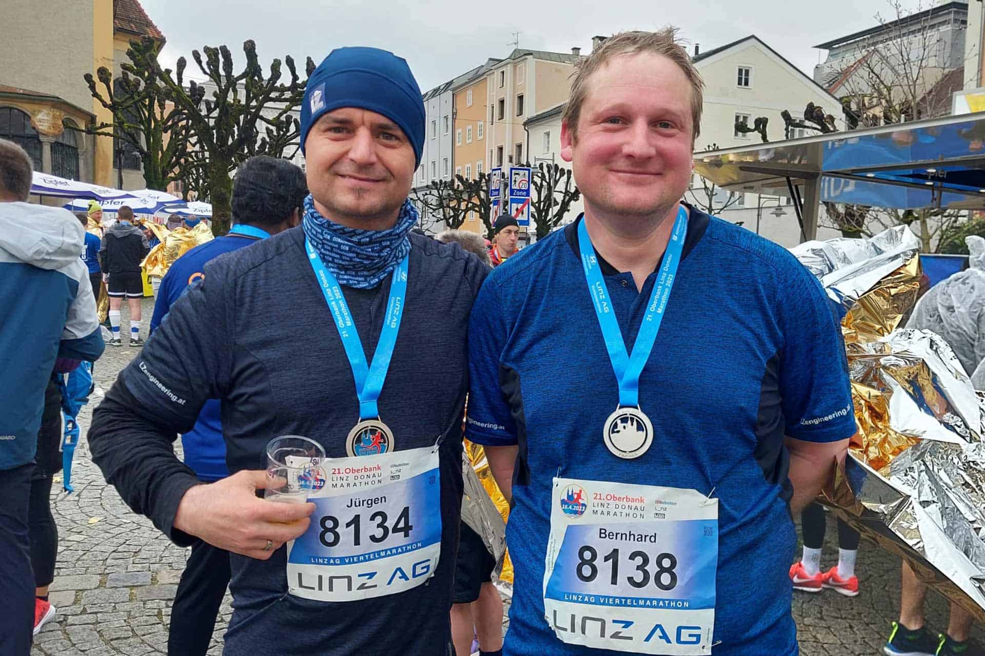 Jürgen Leutgeb und Mitarbeiter bei Linz Donau Marathon